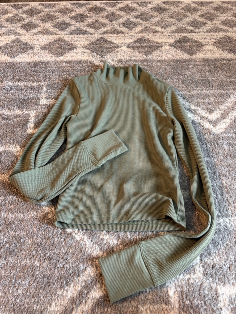 American Eagle Outfitters Ribbed Cropped Mock Neck Top in Olive Green